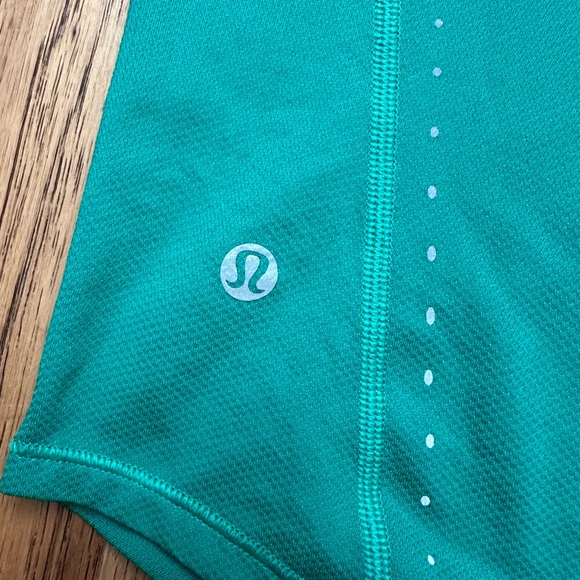 Lululemon High-Neck Running and Training T-Shirt Emerald Ice - Picture 4 of 5